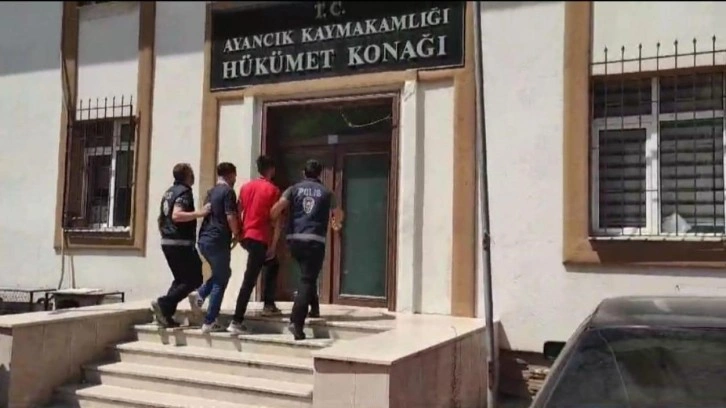 Sinop'ta yaşlı çifte kendilerini jandarma olarak tanıtmışlardı! Dolandırıcılar yakalandı