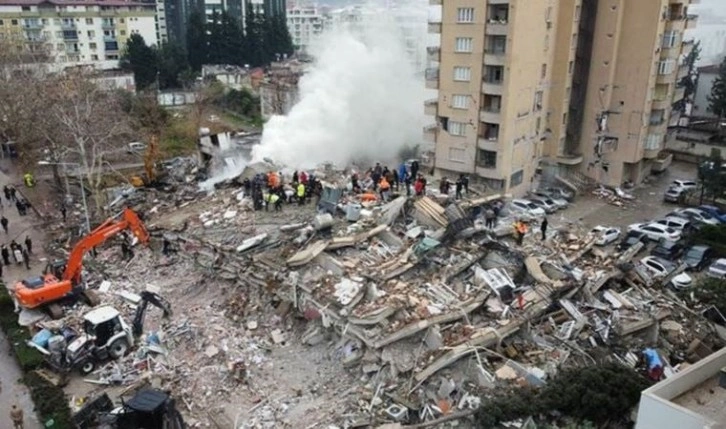 Sistemde 'ölü' olarak gözüken şahıs yaşadığını kanıtlamaya çalışıyor