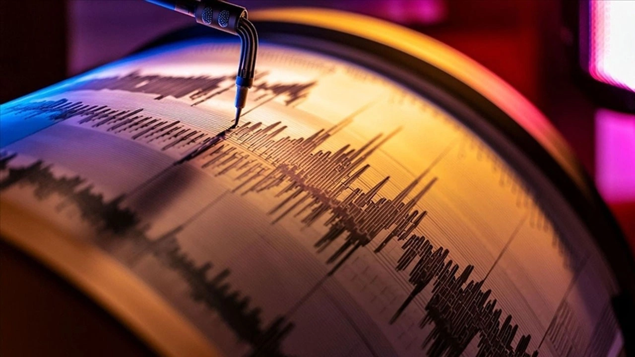 Sivas'ta deprem! Çevre illerde de hissedildi