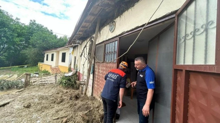 Sivas'ta heyelan: Riskli 5 ev boşaltıldı
