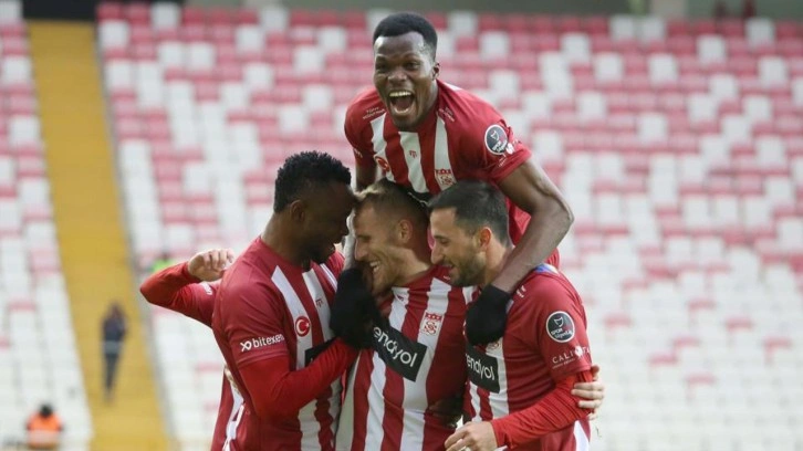 Sivasspor Ankaragücü'nü devirdi! Yiğidolar 3 puanı 2 golle aldı!