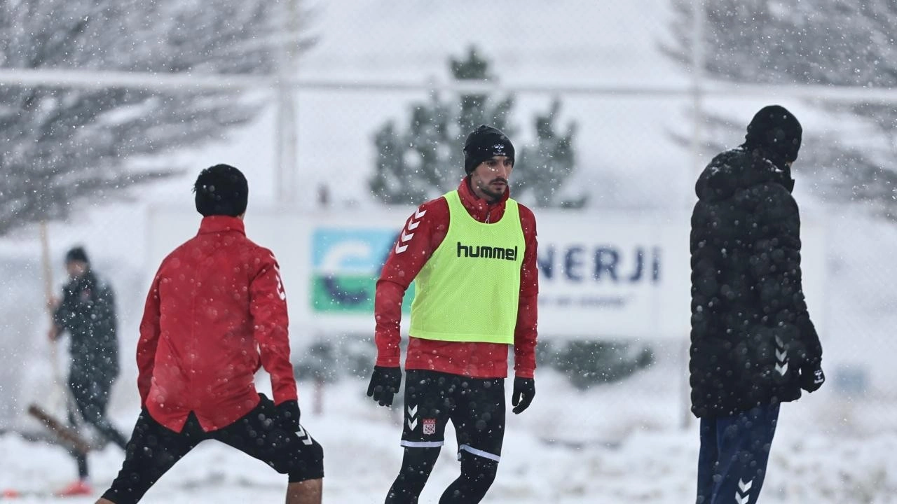 Sivasspor'un idmanı yarıda kaldı!