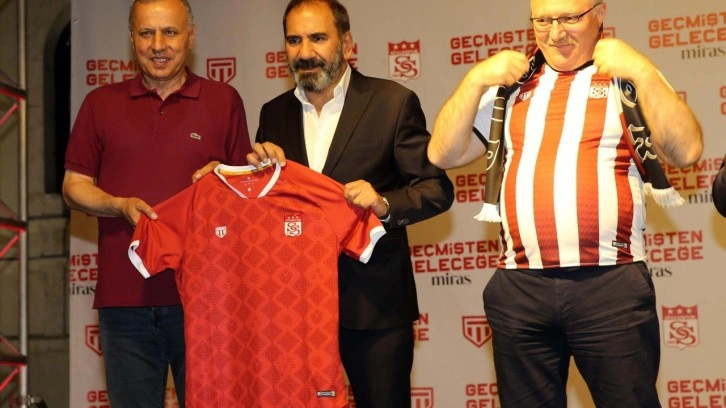 Sivasspor yeni sezon formalarını tanıttı