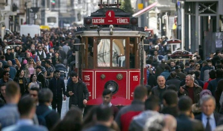 Siyasi-kültürel karşıtlıklar artarken egemen ideoloji verimliliğini kaybediyor