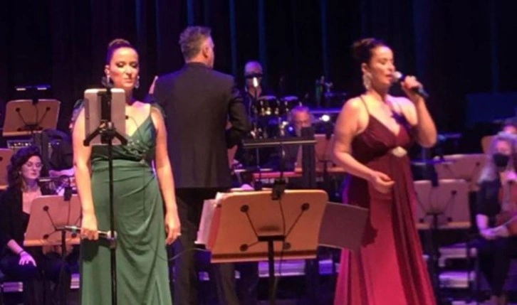 Sokak Kedisi: Didem ve Sinem Balık İBB Kent Orkestrası’yla konser verdi