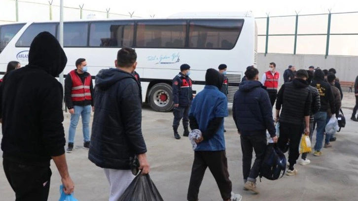 Son bir haftada 2 bin 253 düzensiz göçmen sınır dışı edildi