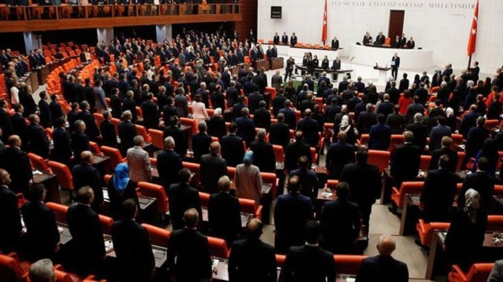 Son Dakika! CHP, başörtüsüyle ilgili 3 maddelik kanun teklifini Meclis Başkanlığı'na sundu