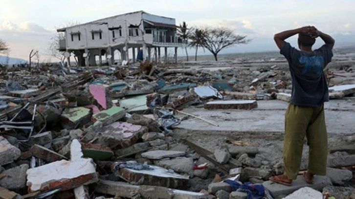 Son Dakika: Endonezya'da 7.7 büyüklüğünde deprem meydana geldi