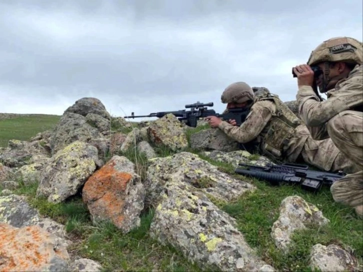 Son Dakika: Fırat Kalkanı bölgesine taciz ateşi açan 12 terörist etkisiz hale getirildi