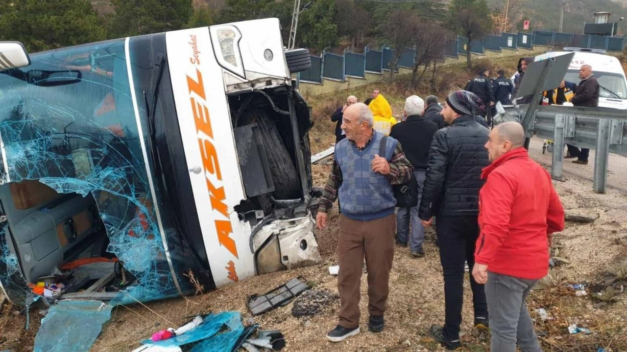 Son dakika haberleri! Isparta'da yolcu otobüsü devrildi! Ölü ve çok sayıda yaralı var