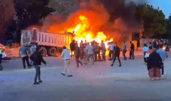 Son dakika... Hatay'da kontrolden çıkan kamyon kalabalığın arasına daldı: Ölü ve yaralılar var