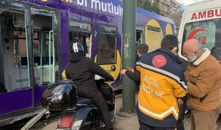 Son Dakika... Kabataş'ta tramvay yoldan çıktı: Yaralılar var