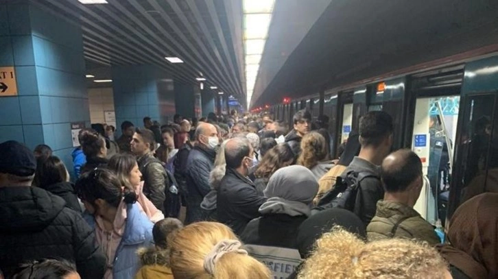 Son dakika: Marmaray'da bir kişi raylara atlayarak intihar etti! Seferler tek hattan yapılıyor