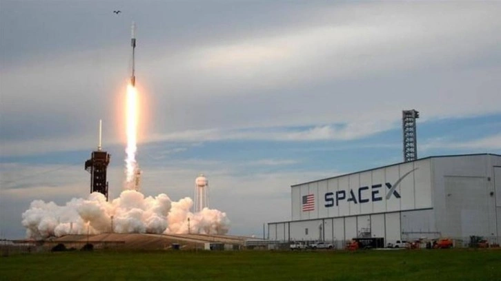 SpaceX Falcon 9 roketini fırlattı: İnsanlık tarihinde bir ilk gerçekleşecek