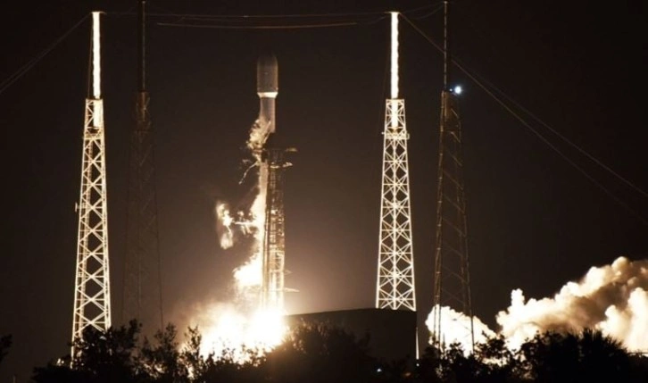 SpaceX yörüngeye iletişim uydusu gönderdi