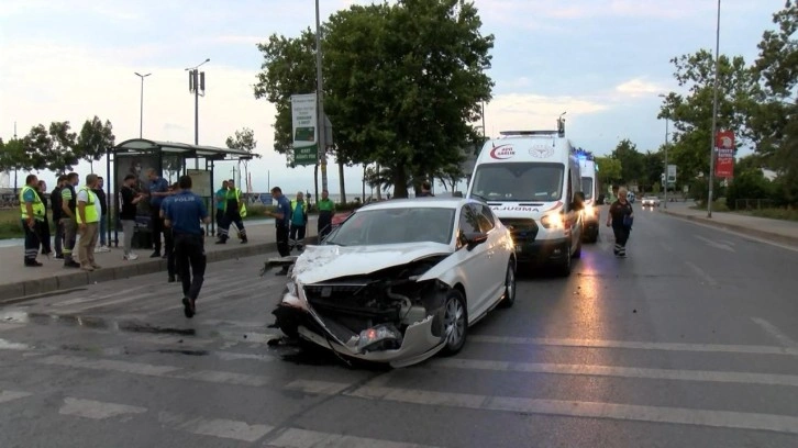 Spor yapmak için duran sürücünün otomobiline çarptı: 2 yaralı!