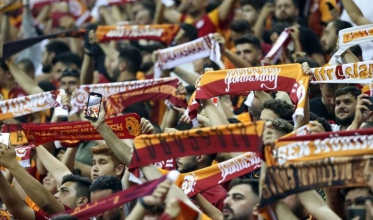 Süper Lig'de Galatasaraylı taraftarlar tribünleri doldurdu!