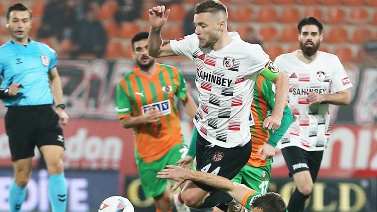 Süper yedek şov yaptı! Alanyaspor, Selçuk İnan'ı farklı üzdü