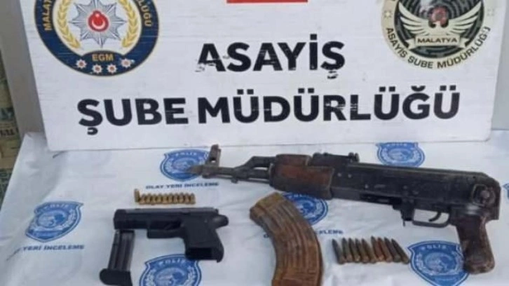 Şüphe üzerine durdurulan araçta kalaşnikof çıktı