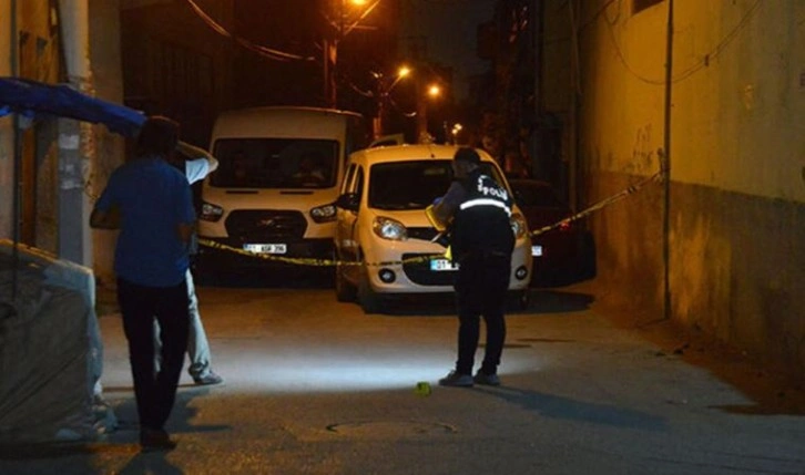 Şüpheliyi gözaltına almak isteyen polislere silahlı saldırı: 3 yaralı