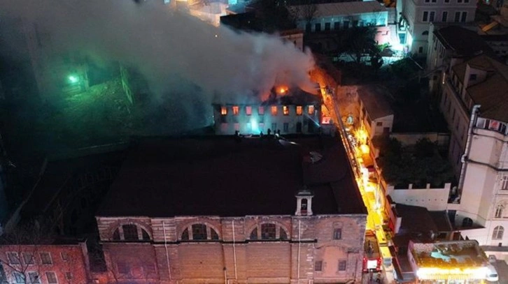 Surp Pırgiç Ermeni Katolik Kilisesi'nde yangın! 2 kişi hayatını kaybetti, 2 kişi yaralandı