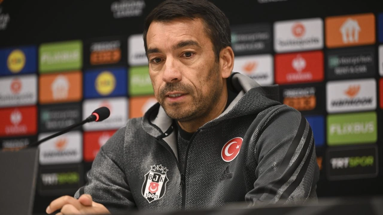 Takımdan ayrılacak mı? Van Bronckhorst açıkladı