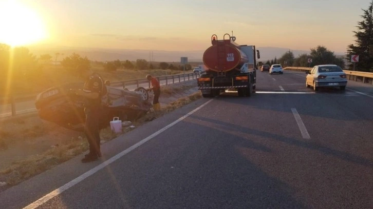 Takla atan otomobildeki 4 kişi yaralandı