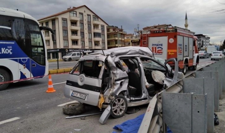 Tanker, kavşakta hafif ticari araca çarptı: 2 ölü, 1 yaralı