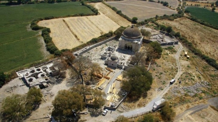 Tarihin derin izlerini taşıyan İlyas Bey Külliyesi keşfedilmeyi bekliyor