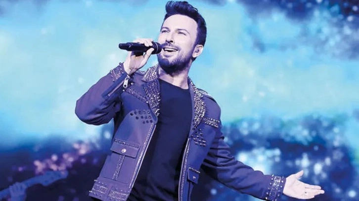 Tarkan, Cumhuriyet'in 100 yılı ve Atatürk için yazdığı marştan bir bölüm paylaştı