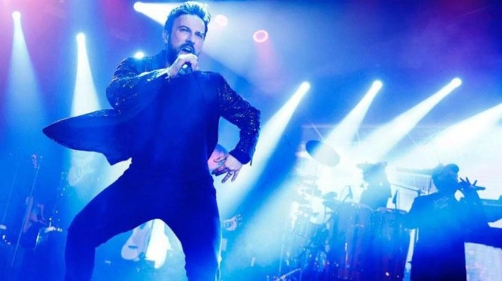 Tarkan yılbaşında paraya para demedi! Şarkı başına tamı tamına 475 bin TL kazandı