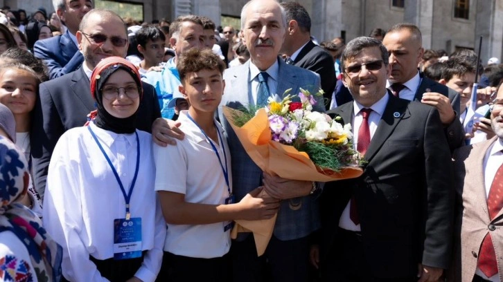 TBMM Başkanı Kurtulmuş, Meclis'te gençleri misafir etti