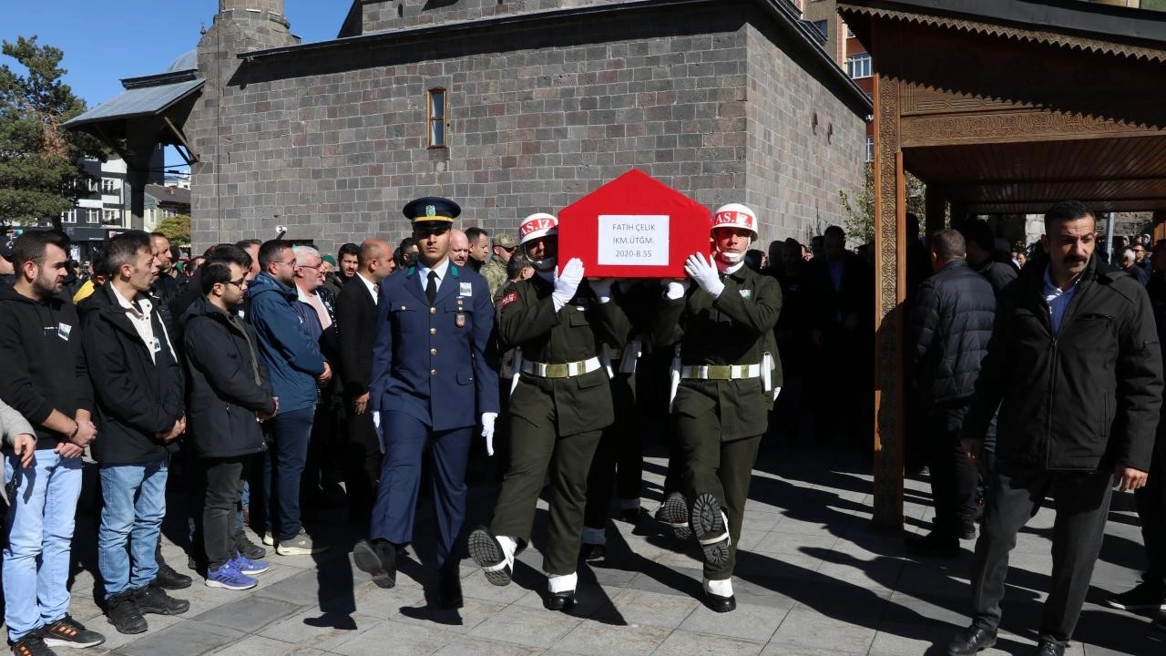 Tedavi gördüğü hastanede vefat eden Üsteğmen Fatih Çelik'e veda