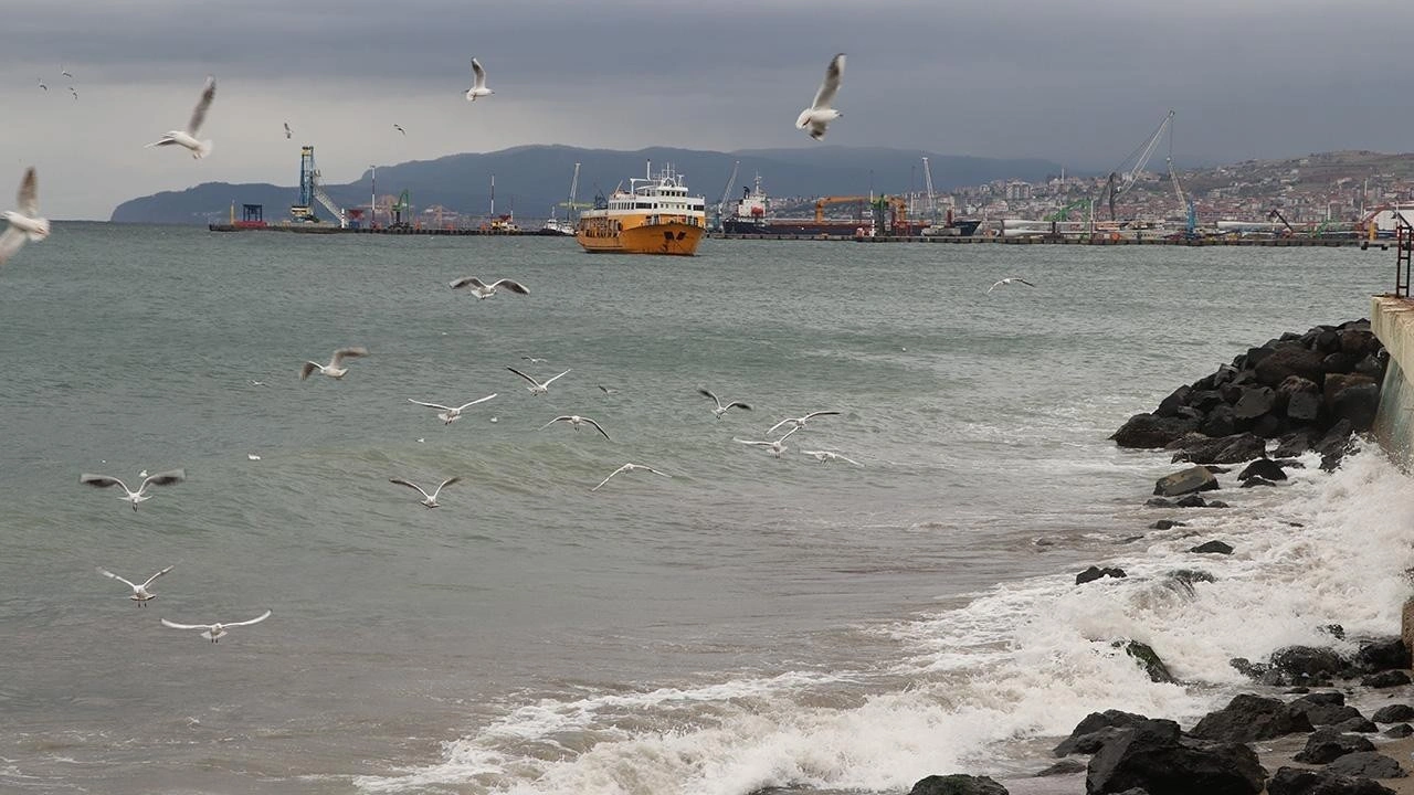 Tekirdağ'da deniz ulaşımına "poyraz" engeli