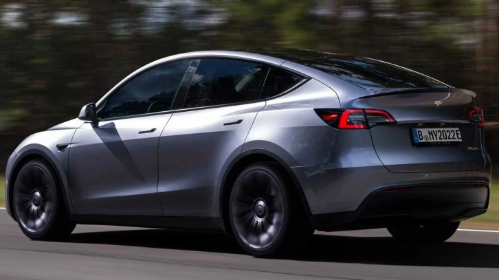 Tesla, altı koltuklu yeni Model Y üzerinde çalışıyor!