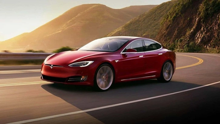 Tesla, bir grup müşterinin Model 3 siparişini 8 yıldır teslim etmemiş!