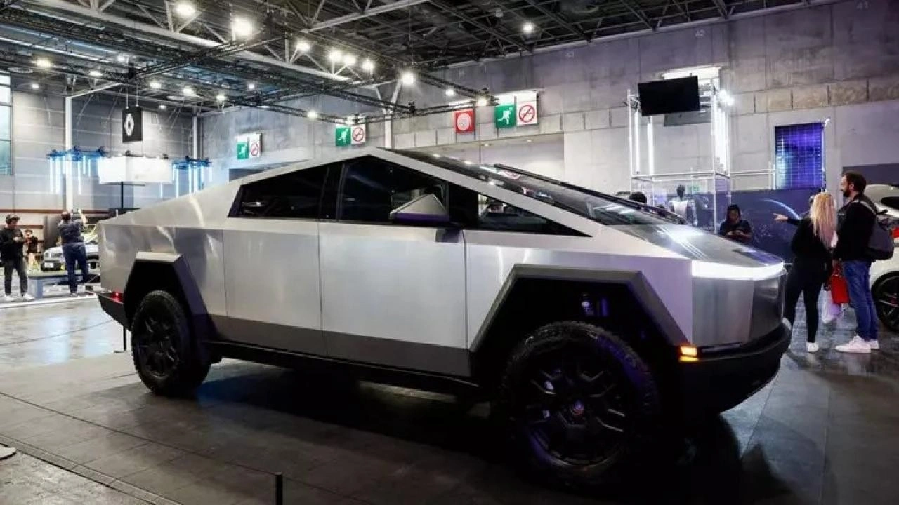 Tesla, Cybertruck'ları altıncı kez geri çağırdı