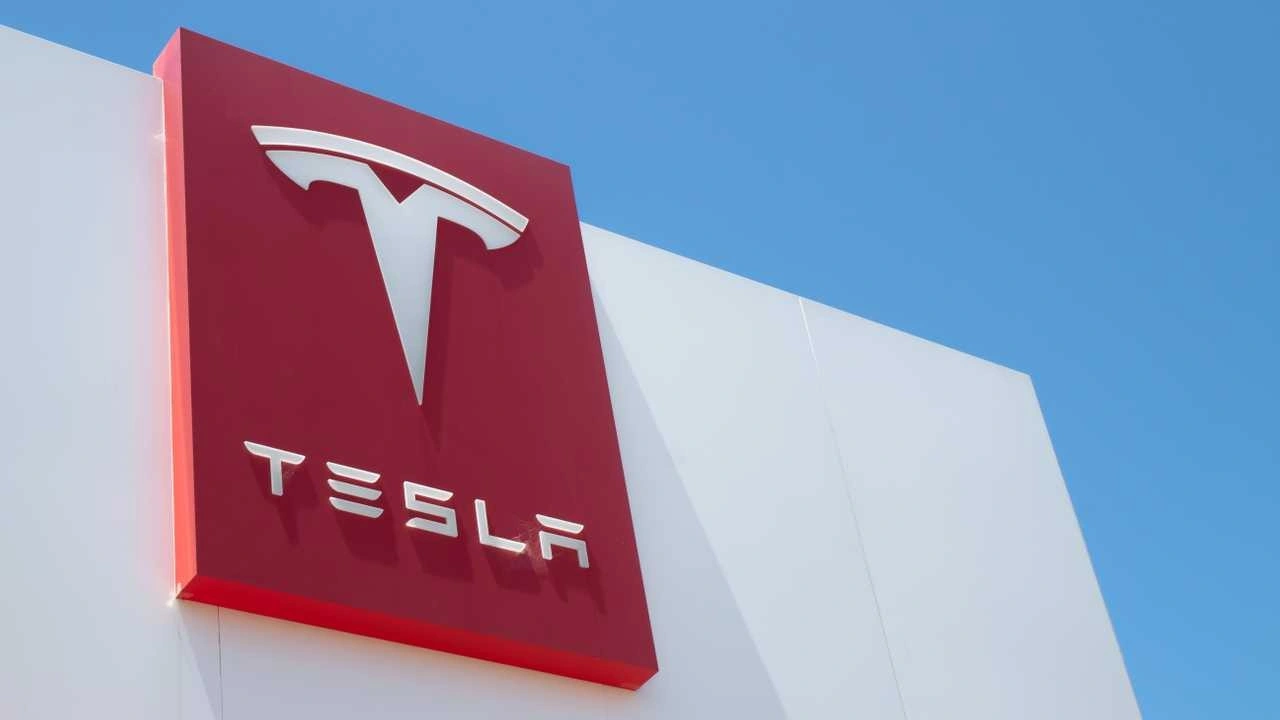 Tesla günden güne eriyor: İşte beklenmedik gelişme!