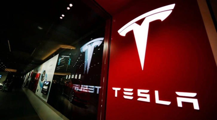 Tesla hisseleri eriyor! Endişeler arttı