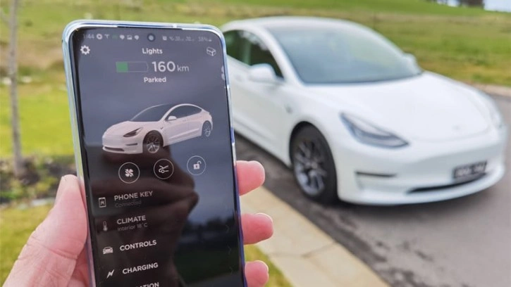 Tesla'nın iOS Uygulamasına Siri Desteği Geldi - Webtekno