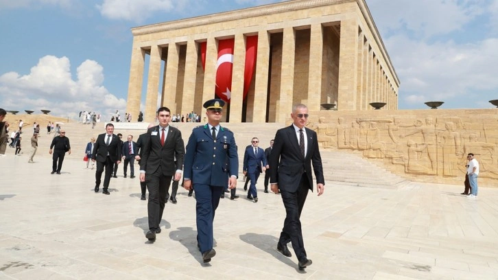 TFF Başkanı Hacıosmanoğlu ve yönetim kurulu üyeleri Anıtkabir'i ziyaret etti