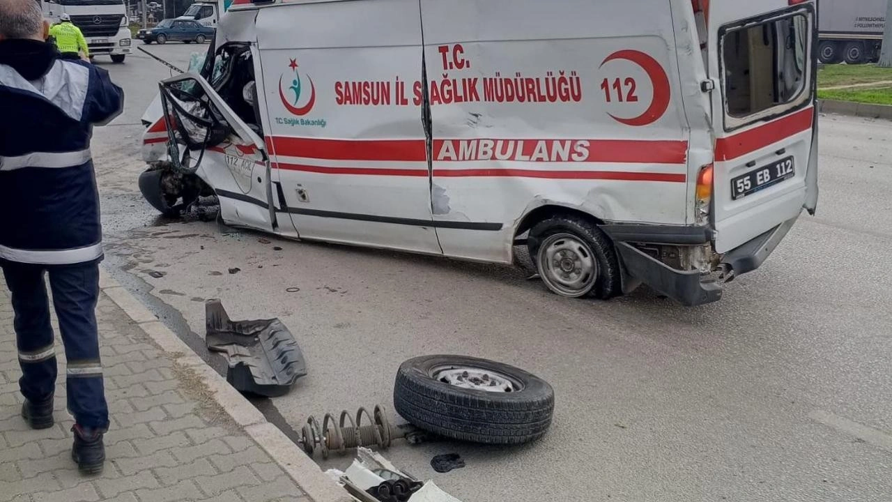 TIR ile ambulans çarpıştı! Bir kişi yaralandı