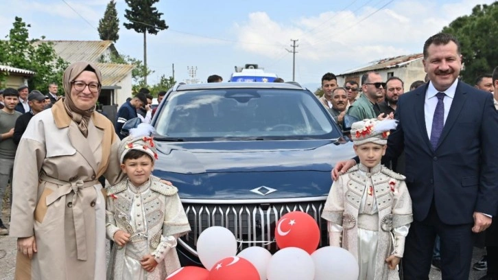 TOGG Balıkesir’de şehit çocuklarına sünnet arabası oldu