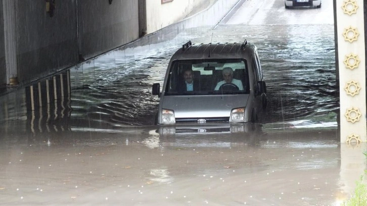 Tokat'ın Turhal ilçesinde sağanak etkili oldu