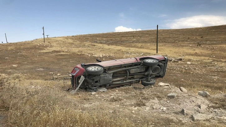 TPAO'ya ait güvenlik personeli taşıyan kamyonet şarampole devrildi! 2 kişi yaralandı