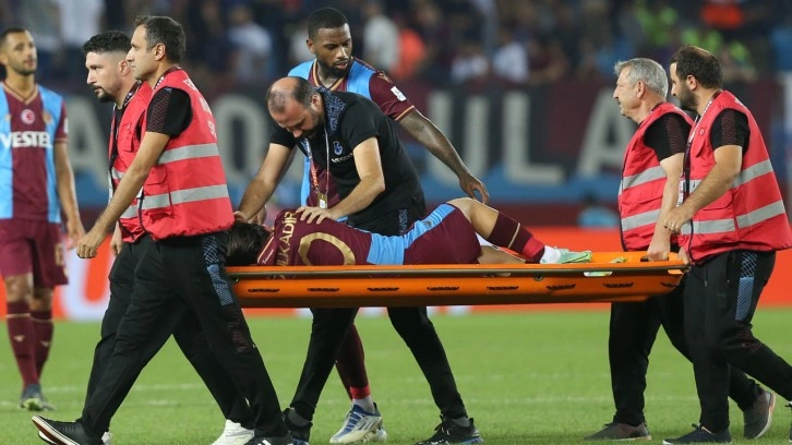 Trabzonspor'da korkutan sakatlık! Yıldız futbolcu sahayı sedyeyle terk etti!