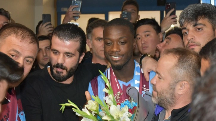 Trabzonspor'un yeni transferi Nicolas Pepe Trabzon'a geldi