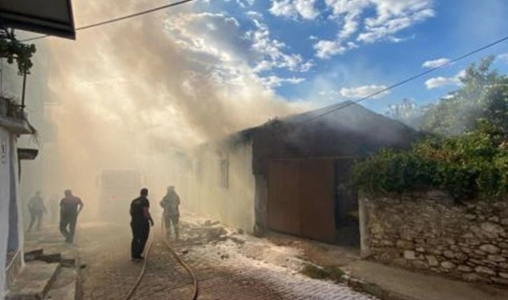 Tüpten sızan gaz bomba gibi patladı, evde yangın çıktı