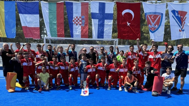 Türkiye 18 yaş altı hokey şampiyonasında 2. oldu