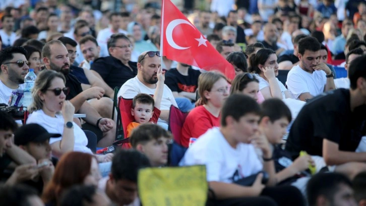 Türkiye-Çekya maçı Trendyol sponsorluğunda kurulan dev ekrandan izlenebilecek